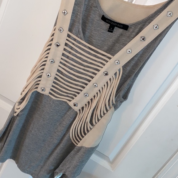 Pretty top size small - Picture 2 of 7